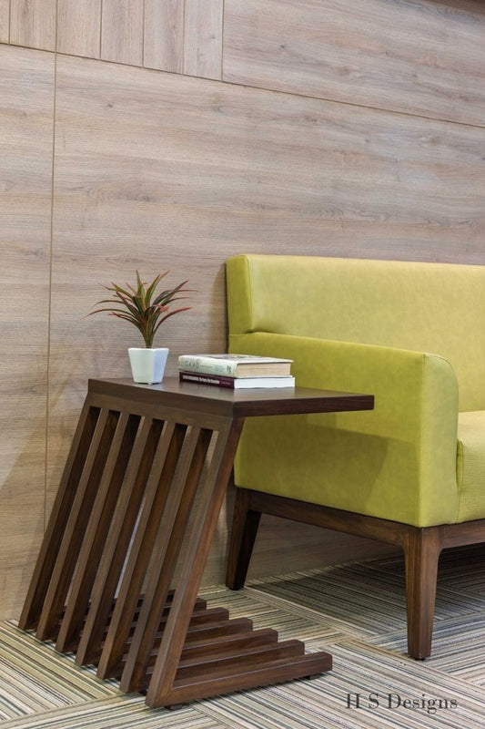 Classic End Table in Polished Finish – Elegant & Functional Accent Piece
